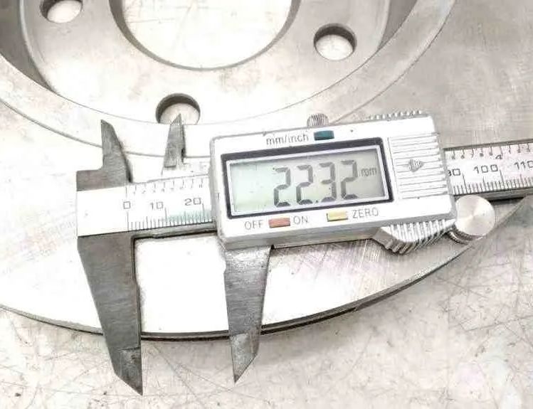 AUDI 100 S3 (1982-1990) Bal első féktárcsa 437615301 32569992