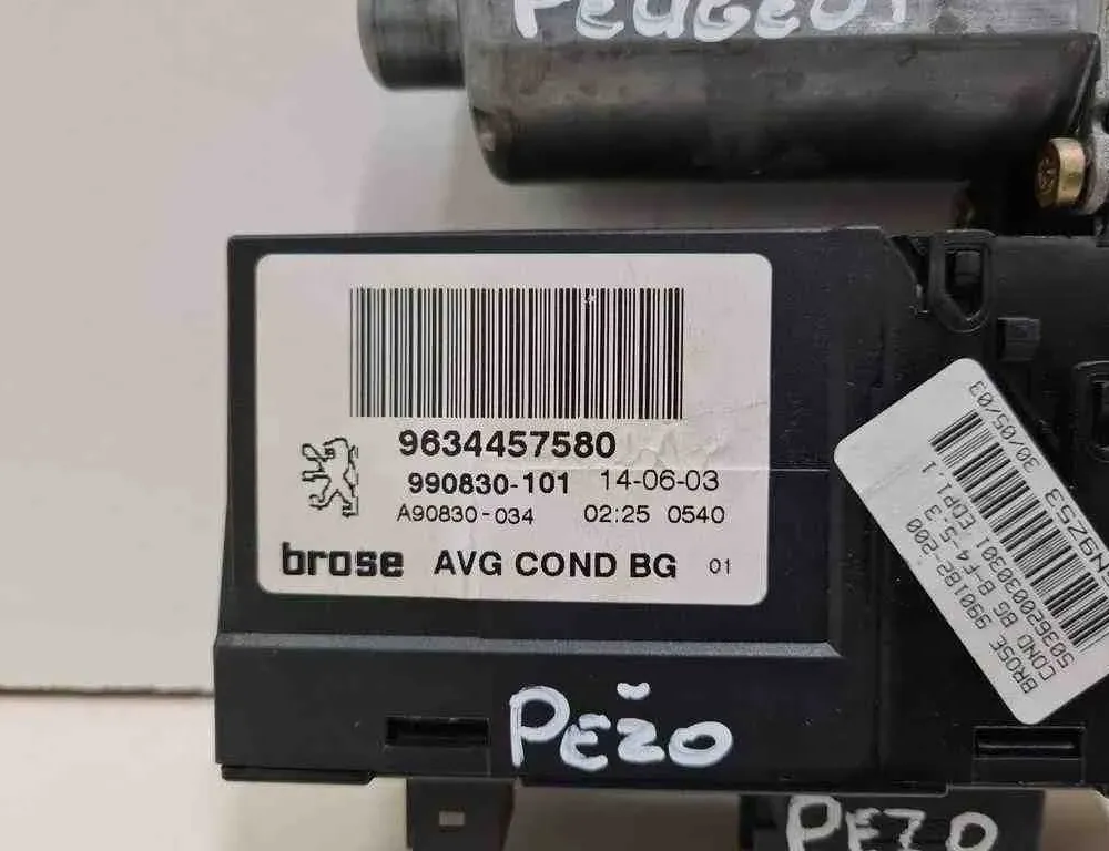 PEUGEOT 407 1 generation (2004-2010) Маторчик стеклоподъемника передней левой двери 990830101,A90830034,9634457580 32719297