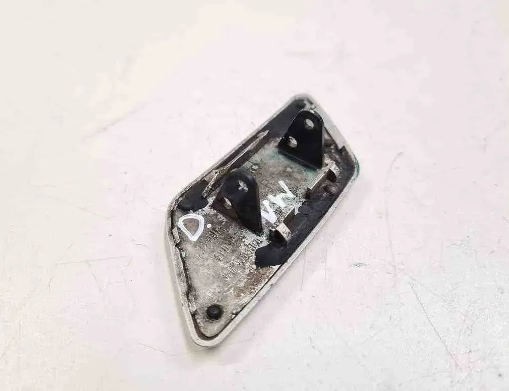 VOLKSWAGEN Passat B7 (2010-2015) Крышка омывателя фар правой стороны 3B0955110A 32719400