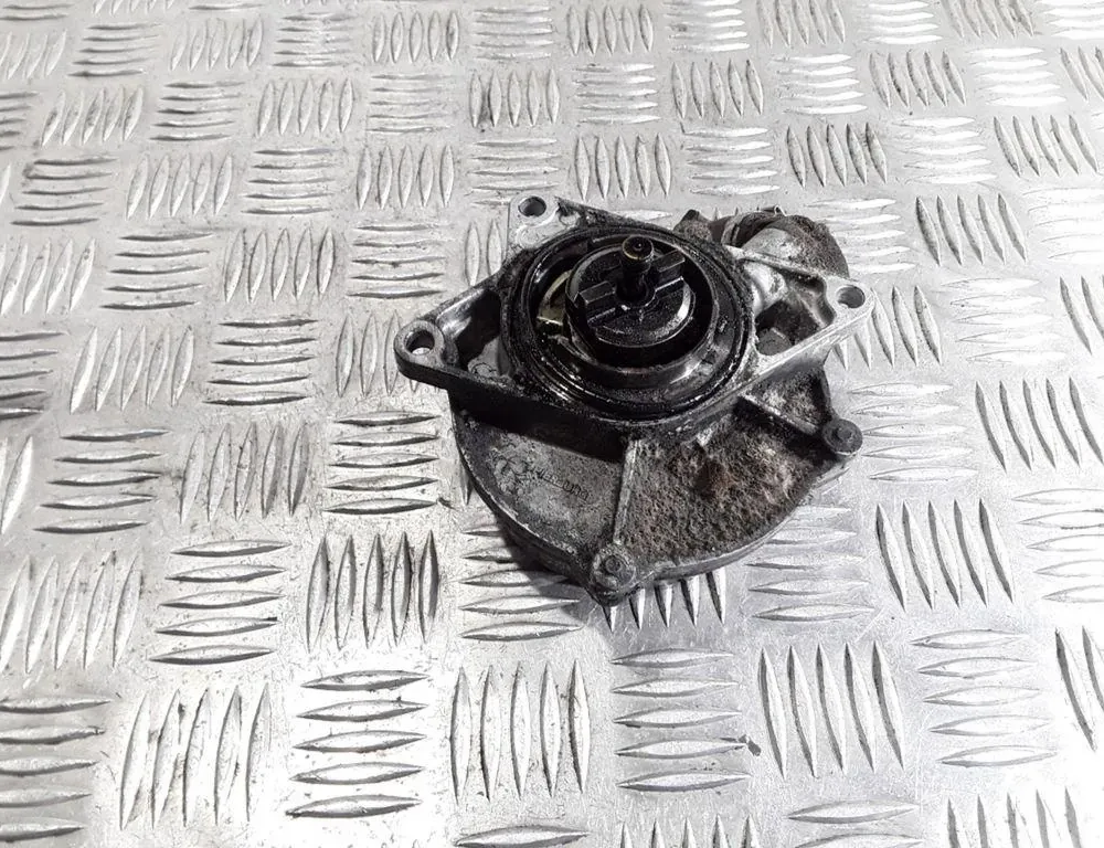 AUDI A4 B7/8E (2004-2008) Vákuumszivattyú 057145100K 34835355