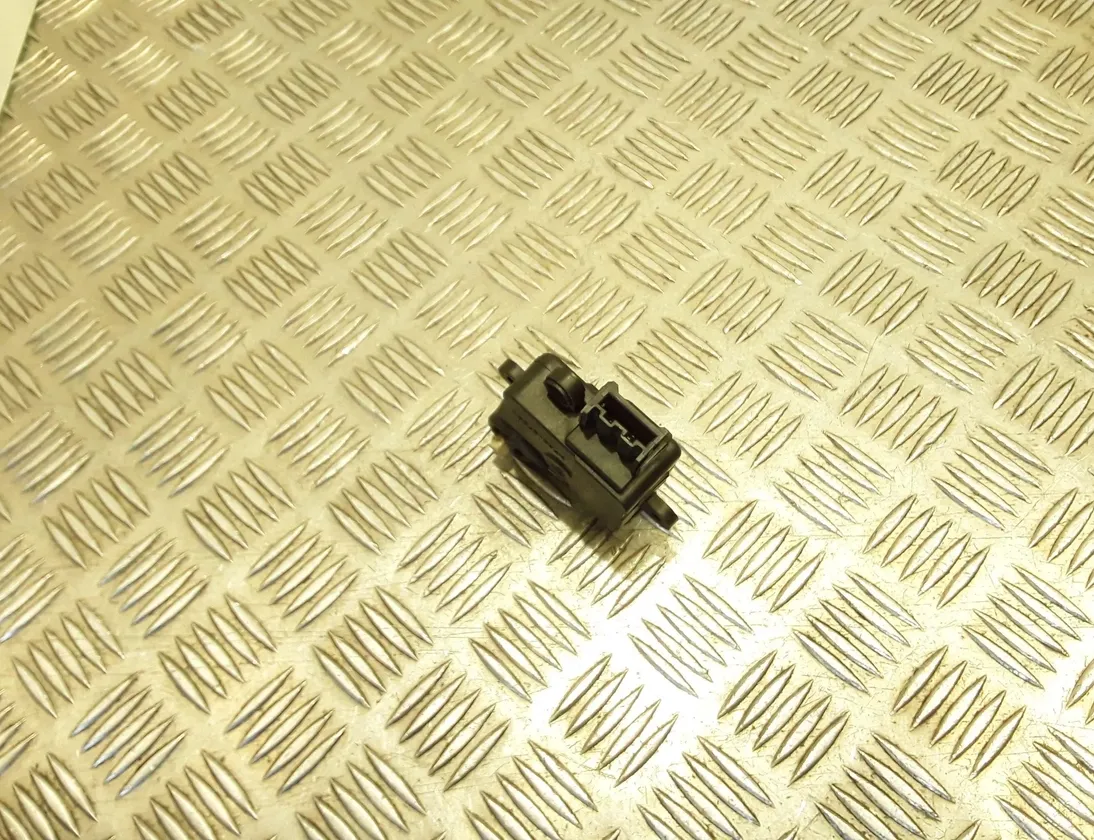 SEAT Alhambra 1 generation (1996-2010) Interior Heater Flap Motor Actuator YM2H19E634BA 29760363