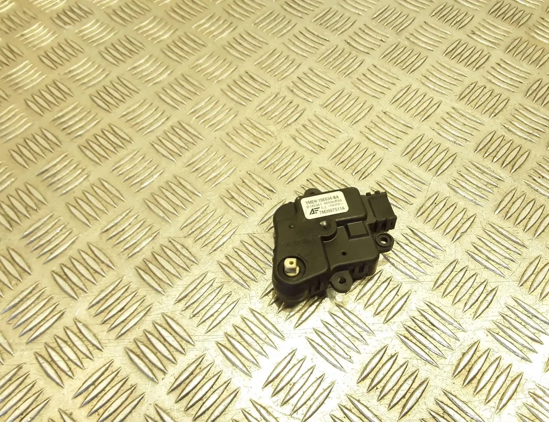SEAT Alhambra 1 generation (1996-2010) Interior Heater Flap Motor Actuator YM2H19E634BA 29760363