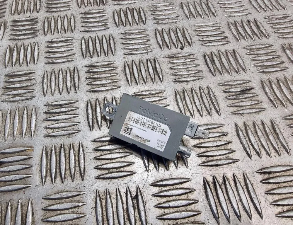 FORD S-Max 2 generation (2015-2024) Csomagtérfedél-antenna erősítője DS7T18C847CA 33478522