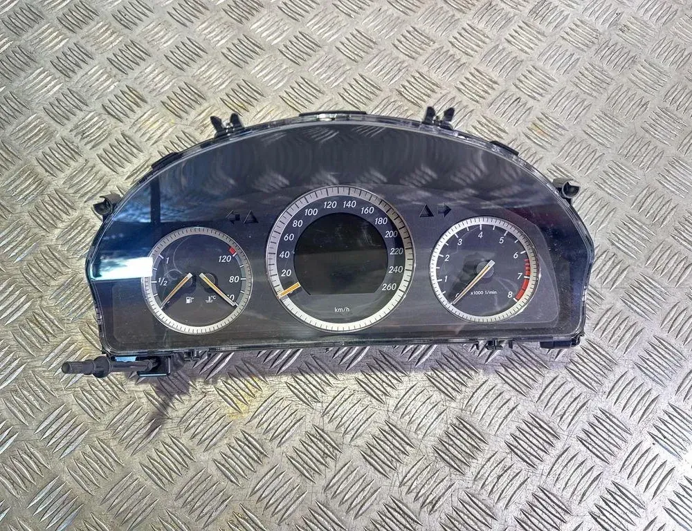 MERCEDES-BENZ C-Class W204/S204/C204 (2004-2015) Sebességmérő műszer A204540548 33813904