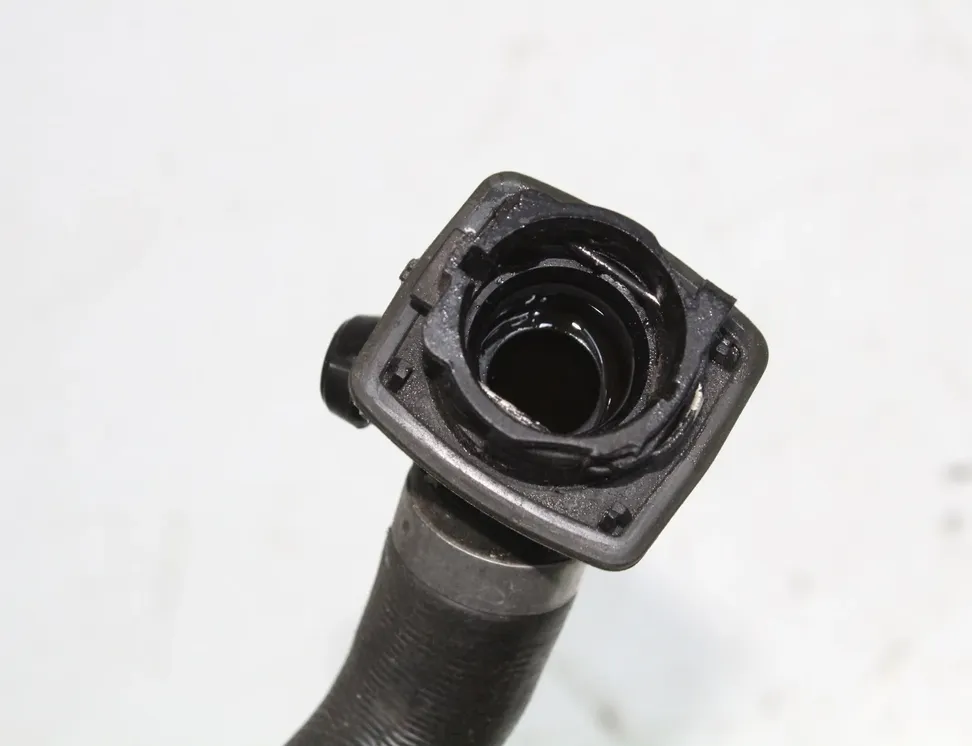 MERCEDES-BENZ C-Class W205/S205/C205 (2014-2023) Шланги охлаждающей жидкости A2058303102 33572798