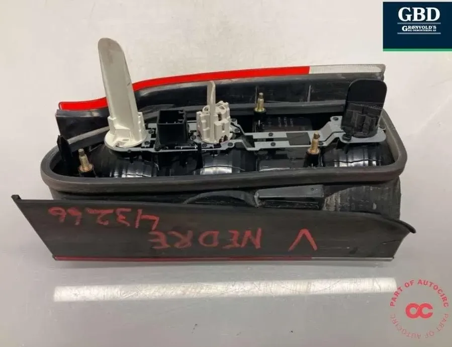 VOLVO V70 2 generation (2000-2008) Фонарь задний левый 9474848 31656793