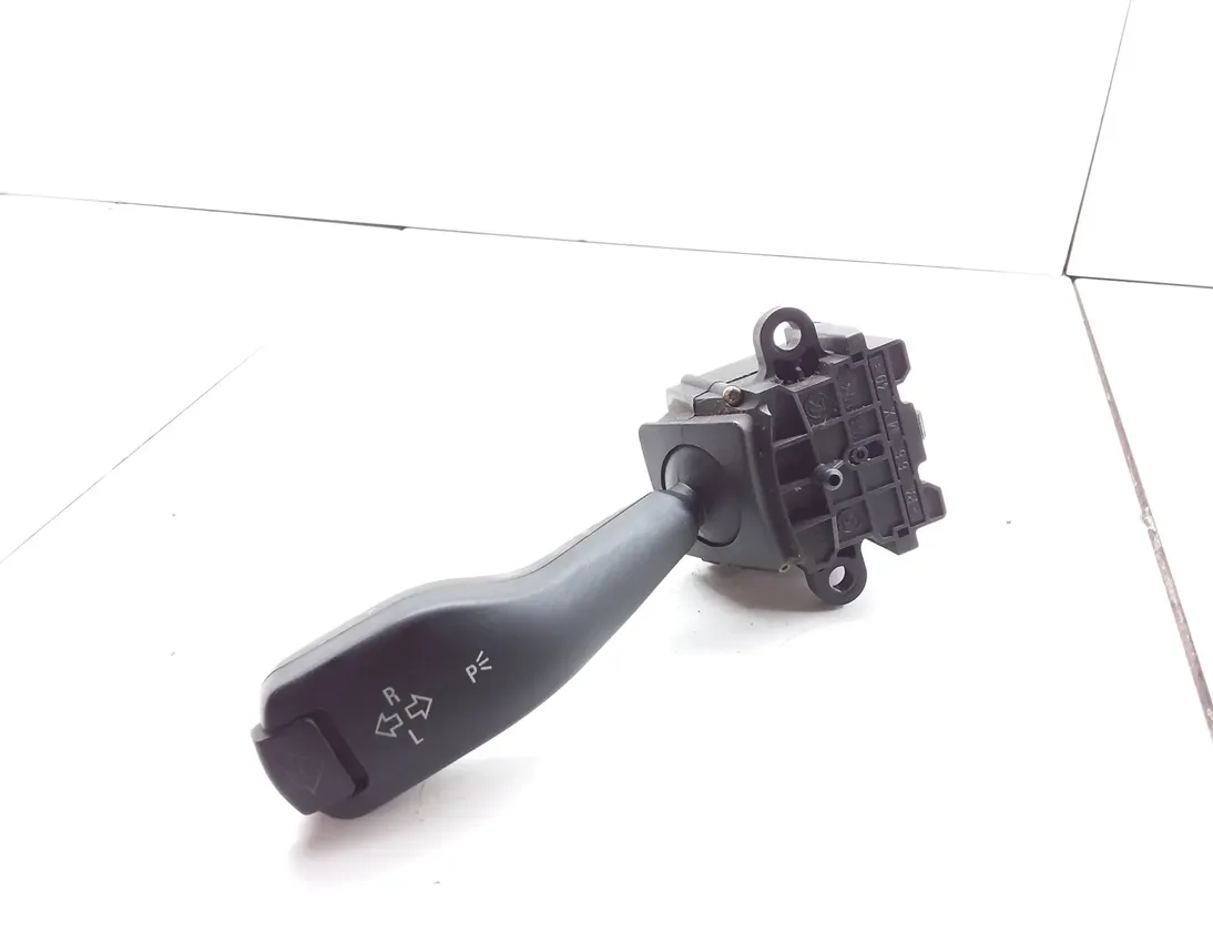 BMW 5 Series E39 (1995-2004) поворота переключение  01104010,8363668k 22276482
