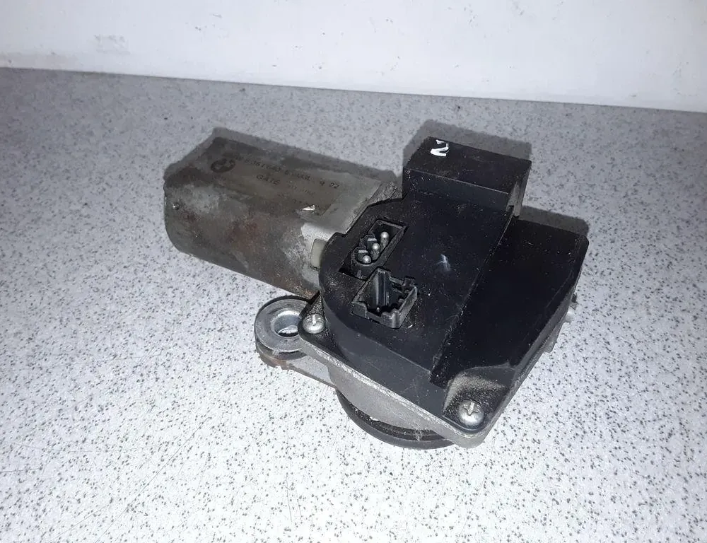 BMW 5 Series E39 (1995-2004) Ablaktörlő motor 8361640 33748841