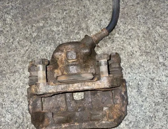 BMW 3 Series E30 (1982-1994) Супорт тормозов передний левый 34111160380 33754729