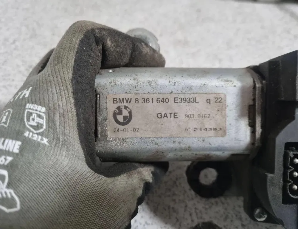 BMW 5 Series E39 (1995-2004) Csomagtérajtó ablaktörlő karja 8361640 33757985