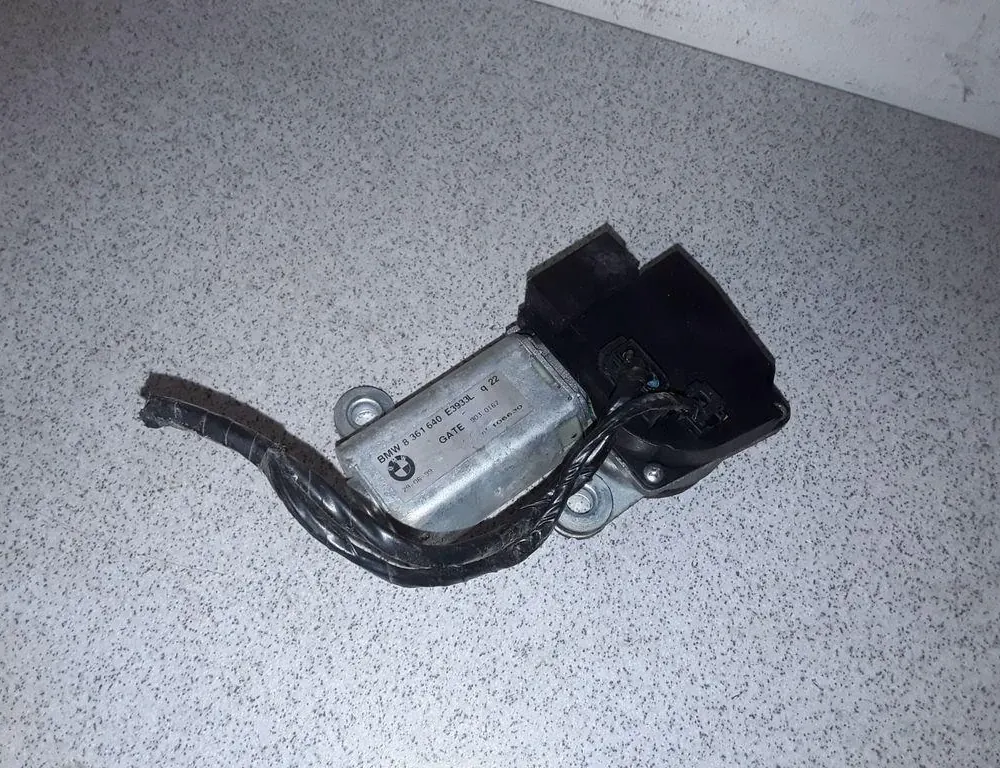 BMW 5 Series E39 (1995-2004) Csomagtérajtó ablaktörlő karja 8361640 33964009