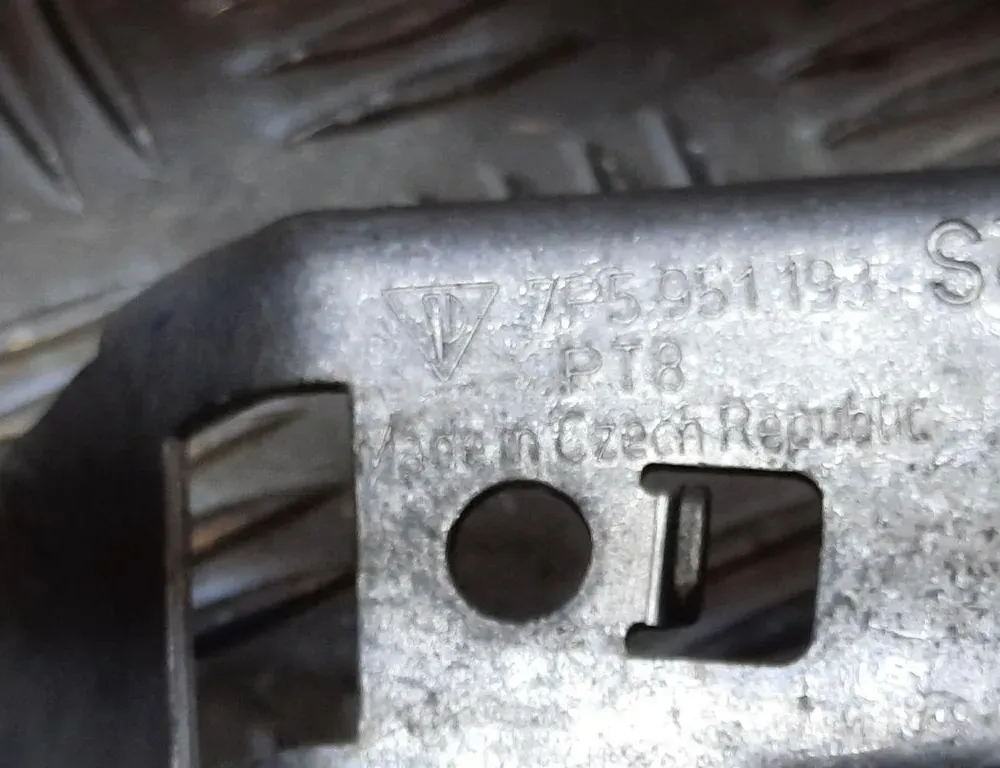 PORSCHE Cayenne 958 (2010-2018) Egyéb karosszéria-alkatrészek 7P5951193 33407699