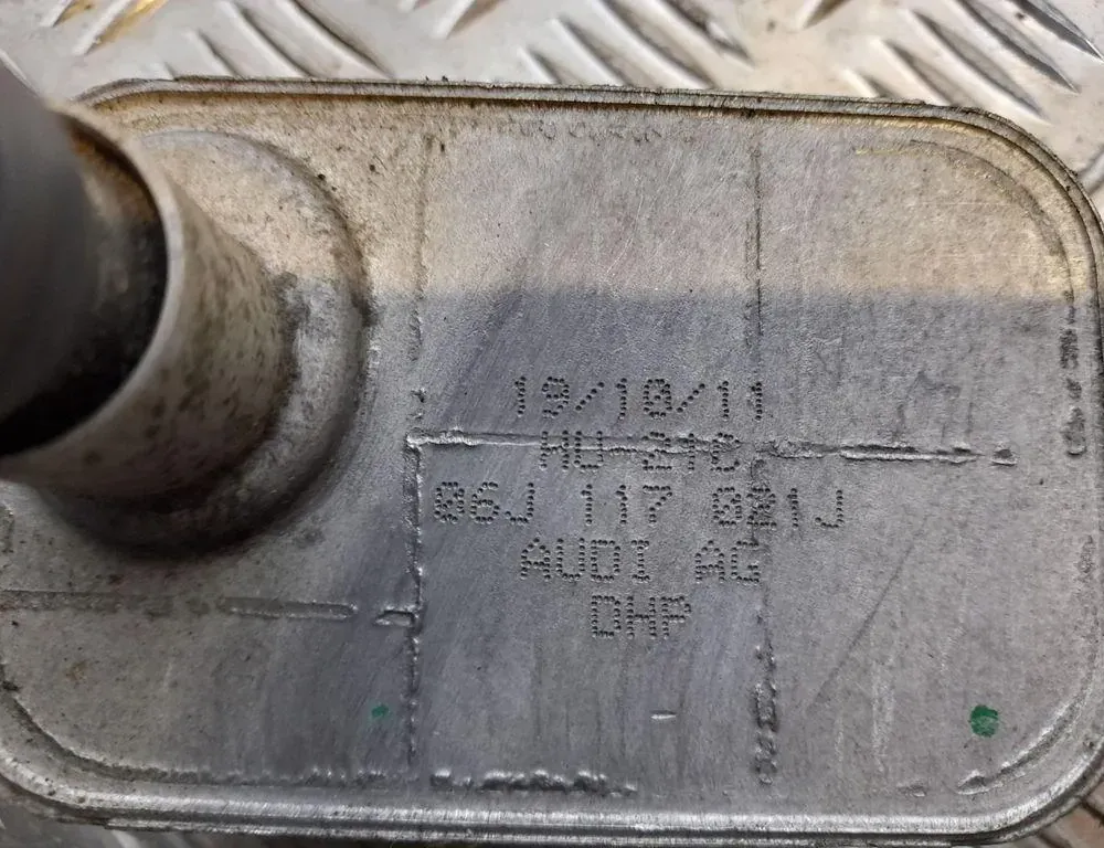 AUDI A5 Sportback 8T (2009-2011) Oil Cooler 06J117021J 33410439