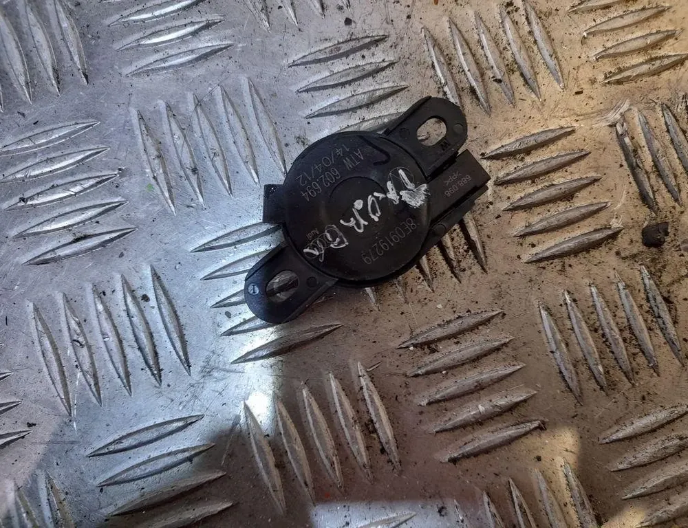 VOLKSWAGEN Touareg 2 generation (2010-2018) Parkoló PDC-érzékelő hangszórója 8E0919279 33411652