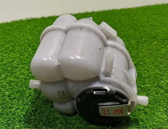 AUDI RS 4 B7 (2005-2008) Tágulási tartály 8W2121403E 33921739