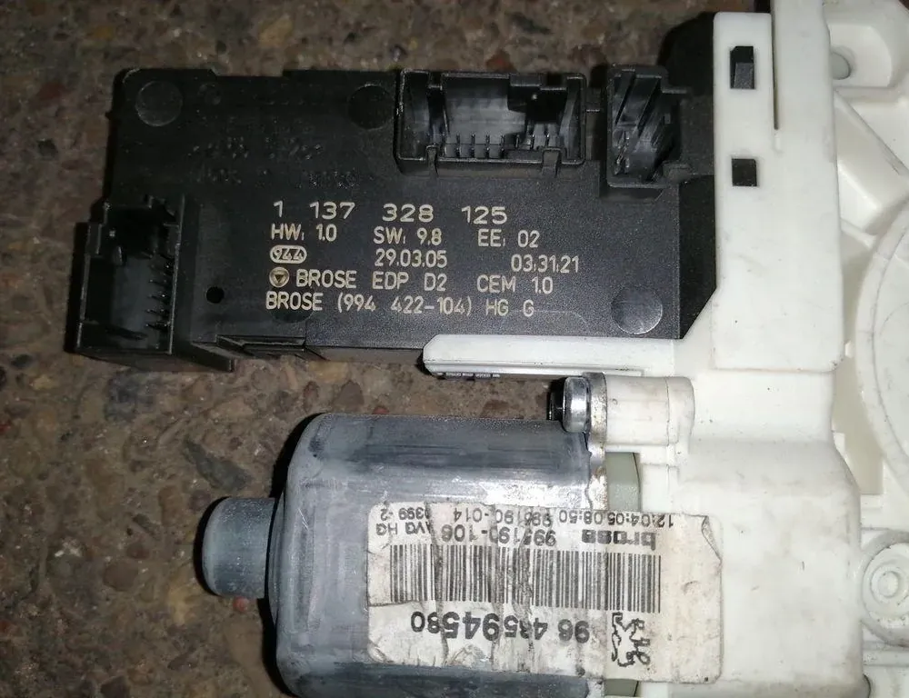 PEUGEOT 407 1 generation (2004-2010) Bal első ajtó ablakemelő motorja 0130822200,1137328125 33859366