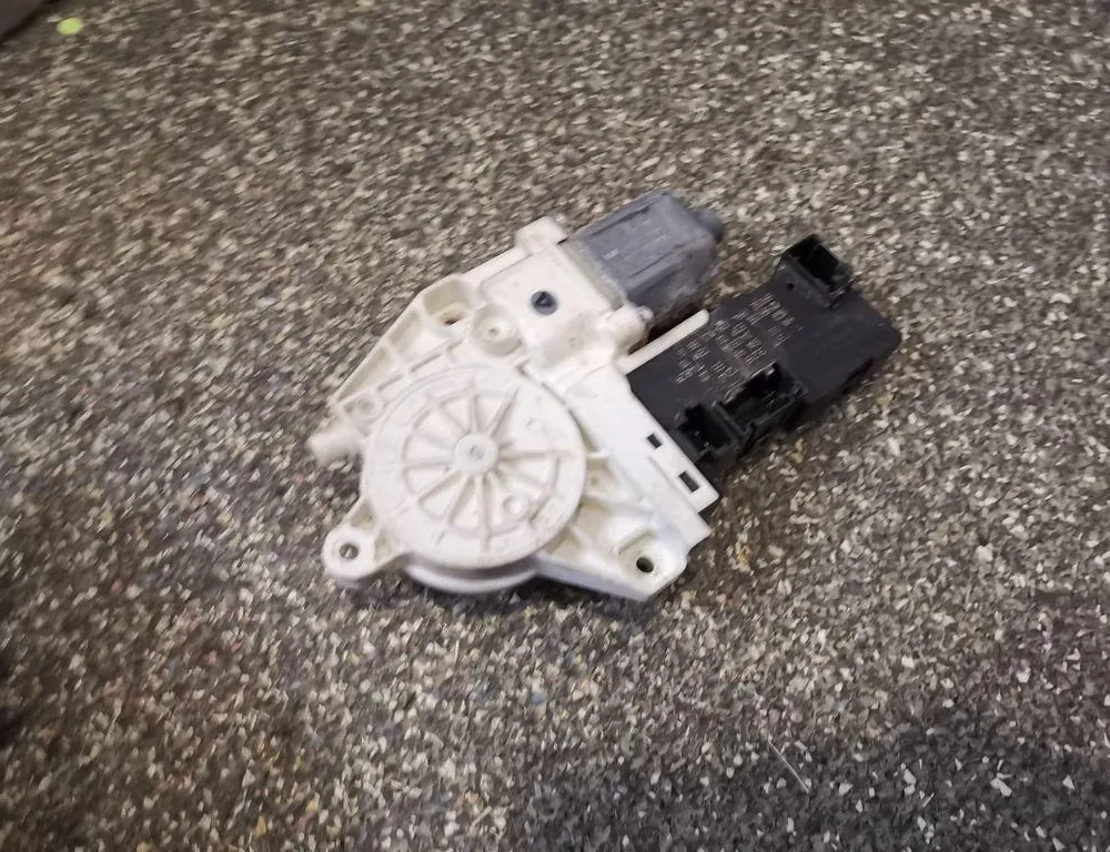 PEUGEOT 407 1 generation (2004-2010) Bal első ajtó ablakemelő motorja 1137328124 33874294