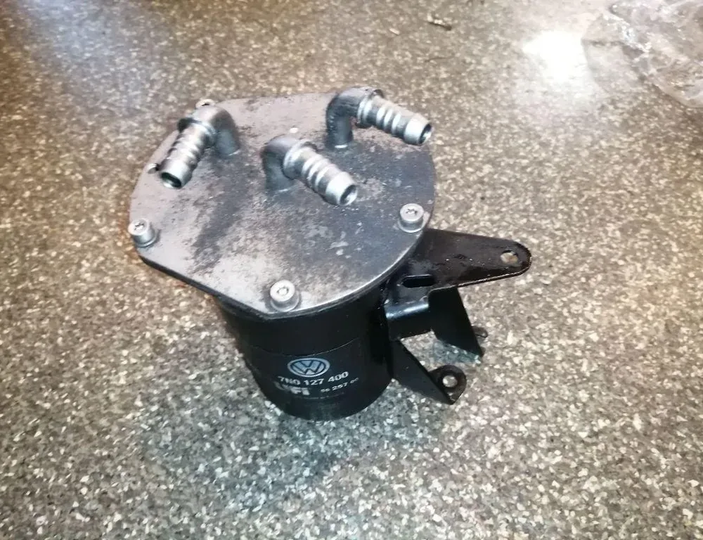 VOLKSWAGEN Passat B7 (2010-2015) Корпус топливного фильтра 7N0127400 33887456