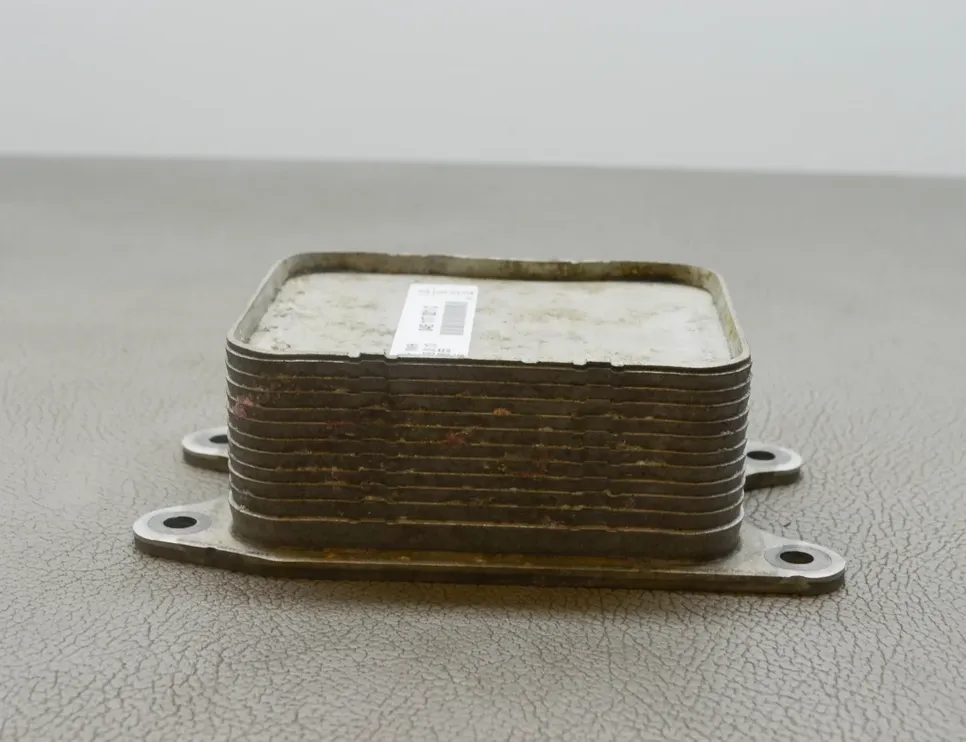 AUDI A3 8V (2012-2020) Масляный радиатор 04E117021C 11276927