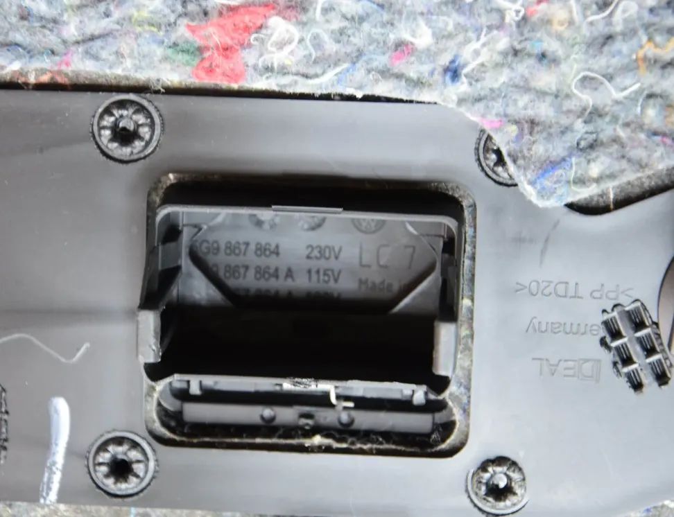 SEAT Ateca 1 generation (2016-2024) Right Side Trunk Trim 575867428F 34203721