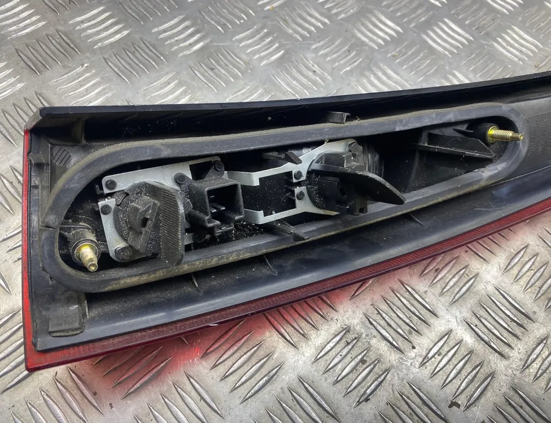 VOLVO V70 2 generation (2000-2008) Bal hátsó lámpa 9154493 29016041