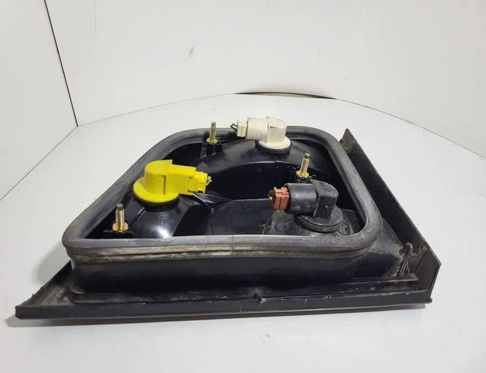 VOLVO V70 2 generation (2000-2008) Csomagtérajtó bal oldali hátsó lámpája 451011 31511872