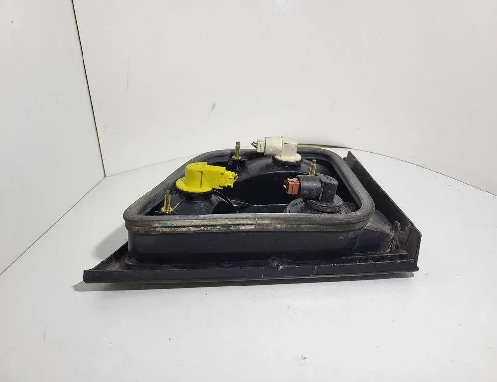 VOLVO V70 2 generation (2000-2008) Csomagtérajtó bal oldali hátsó lámpája 451011 31511872