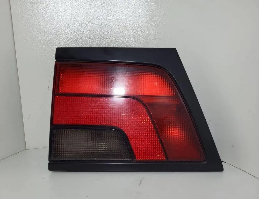 VOLVO V70 2 generation (2000-2008) Csomagtérajtó bal oldali hátsó lámpája 451011 31511872