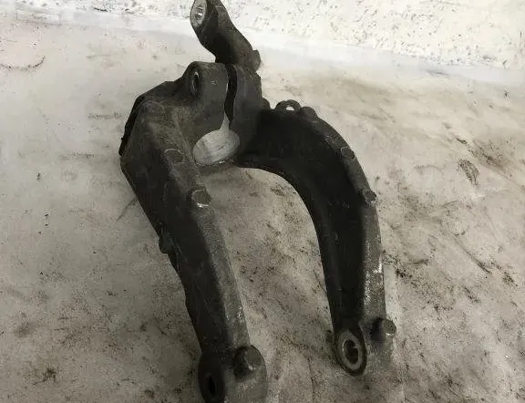 VOLVO S90 2 generation (2016-2023) Első keresztlengőkarok 31681721 32123670