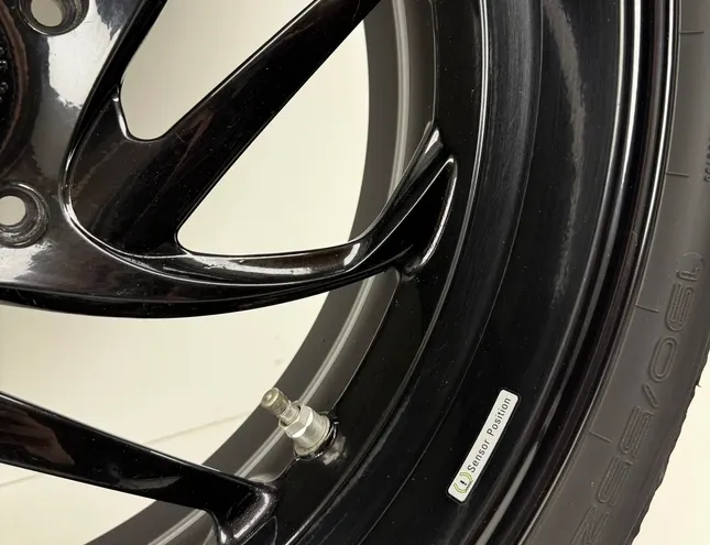 BMW K Hátsó kerék alufelnije 7703629 33790447