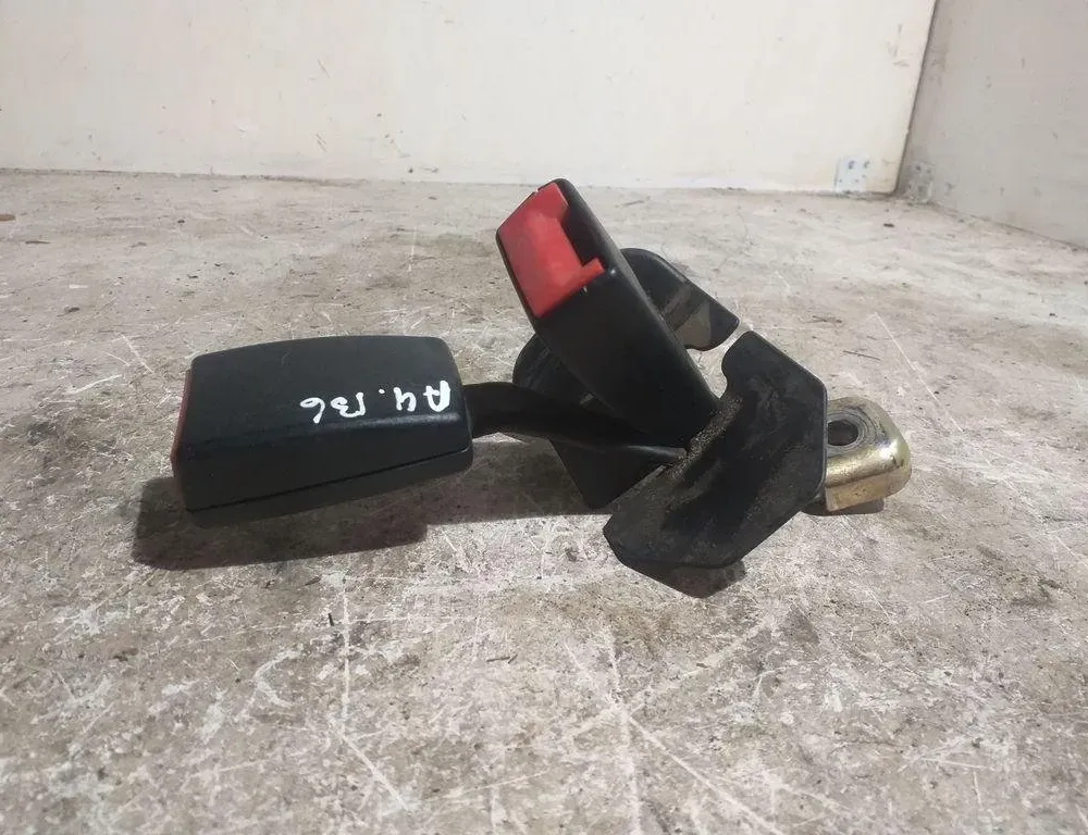 AUDI A4 B7/8E (2004-2008) Jobb hátsó ülés csatja 8E085773901C 31479110