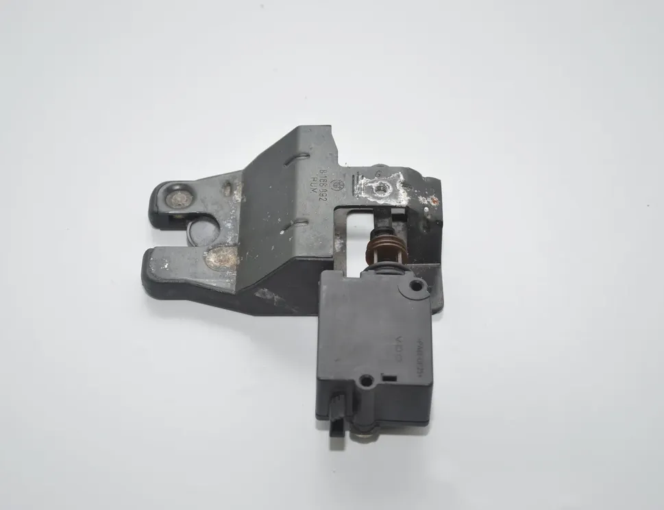 BMW 5 Series E39 (1995-2004) Csomagtérajtó zárja 8168892 3024288