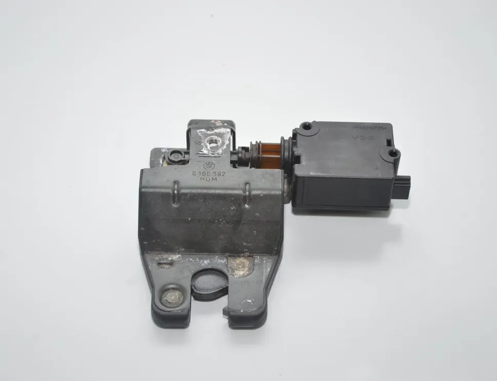 BMW 5 Series E39 (1995-2004) Csomagtérajtó zárja 8168892 3024288