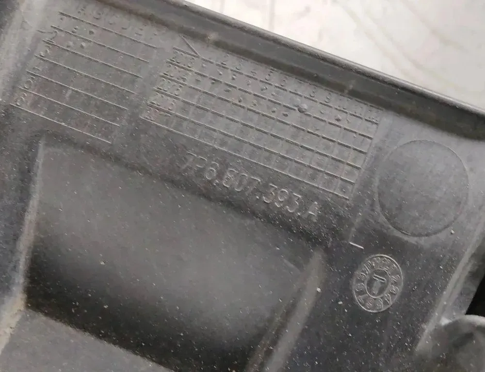 VOLKSWAGEN Touareg 2 generation (2010-2018) Jobb hátsó lökhárító konzolja 7P6807393A 31931339