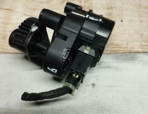 SEAT Alhambra 1 generation (1996-2010) Belső fűtőtest vezérlőszelepei 7M3907511,7M3907511D 34016773