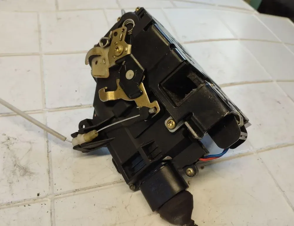 AUDI A4 B7/8E (2004-2008) Jobb első ajtó zárja 4B2837016G 33982324