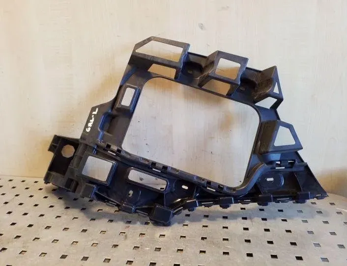 VOLKSWAGEN Touareg 2 generation (2010-2018) Jobb hátsó lökhárító konzolja 7P6807393A,7P6807393 26111956
