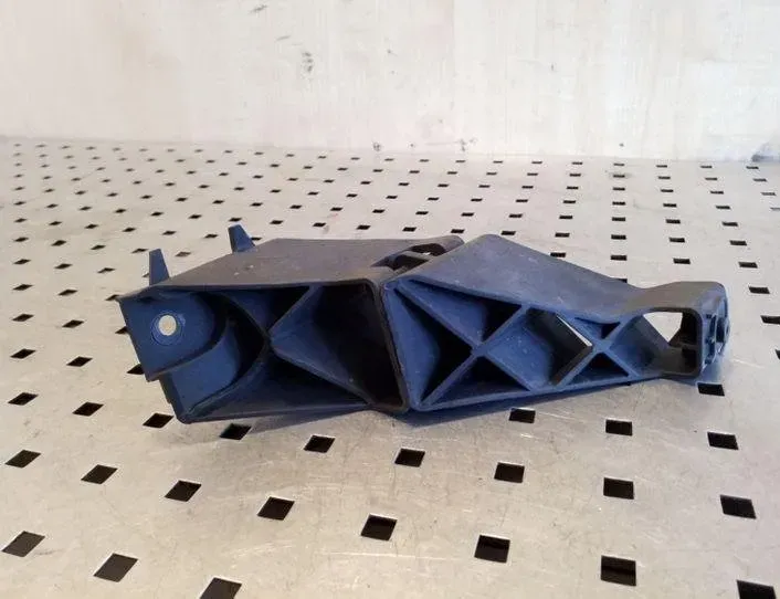 VOLKSWAGEN Touareg 2 generation (2010-2018) Jobb hátsó lökhárító konzolja 26111961