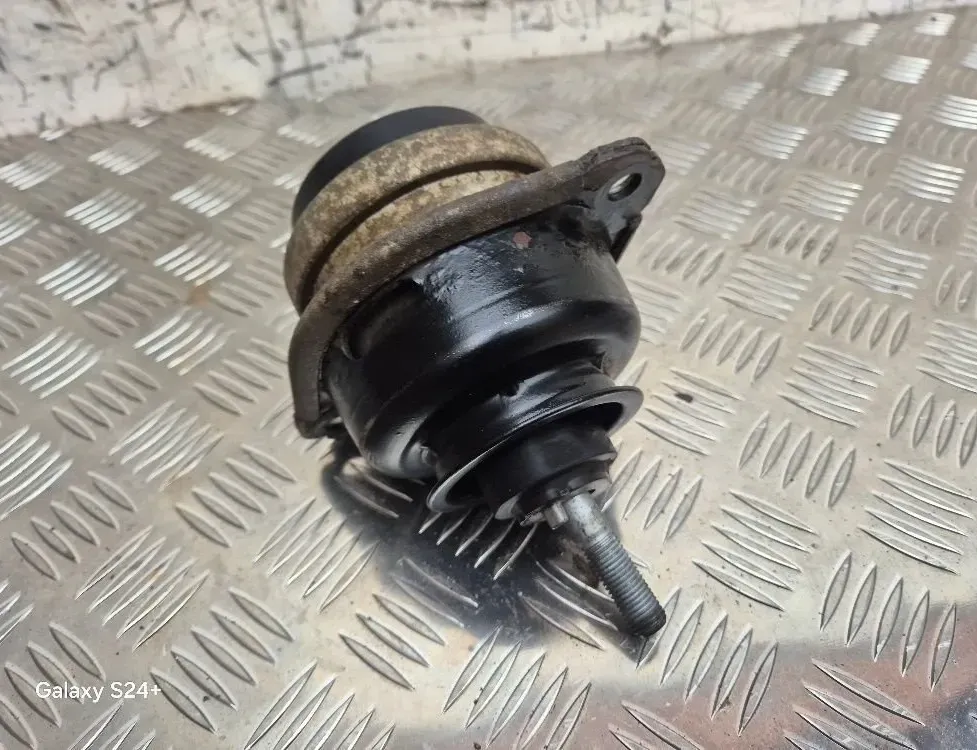 VOLKSWAGEN Touareg 1 generation (2002-2010) Right Side Engine Mount 7L6199131A 31973864