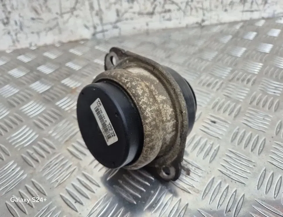 VOLKSWAGEN Touareg 1 generation (2002-2010) Right Side Engine Mount 7L6199131A 31973864