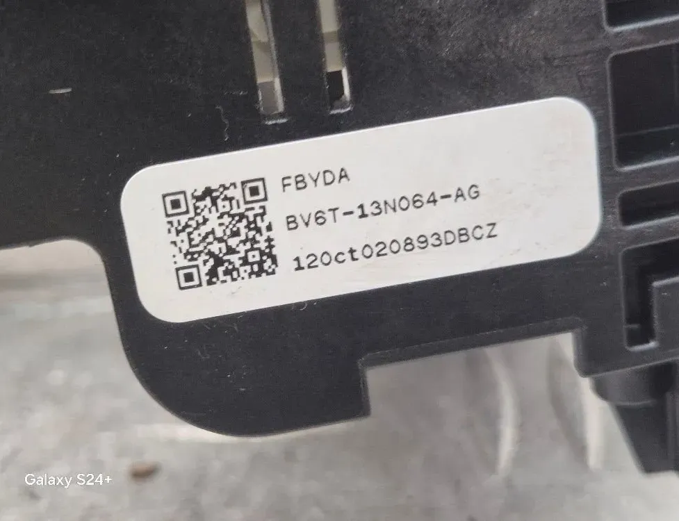 FORD Focus 3 generation (2011-2020) Катушка рулевого управления BV6T13N064AG 32384652