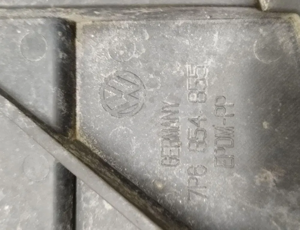 VOLKSWAGEN Touareg 2 generation (2010-2018) Bal hátsó sárvédő 7P6854855 31419844