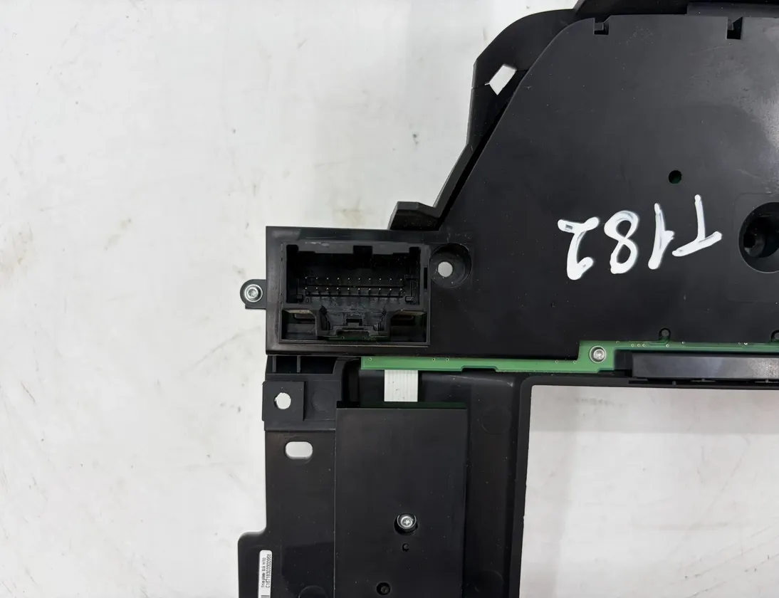 CHEVROLET Corvette C7 (2013-2020) Középső konzol díszítőcsíkos burkolata 23169940 34832046