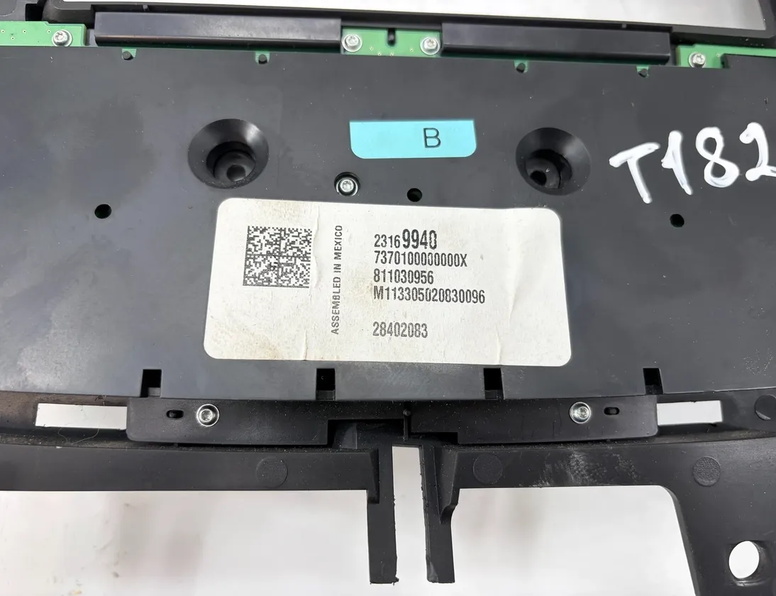 CHEVROLET Corvette C7 (2013-2020) Középső konzol díszítőcsíkos burkolata 23169940 34832046