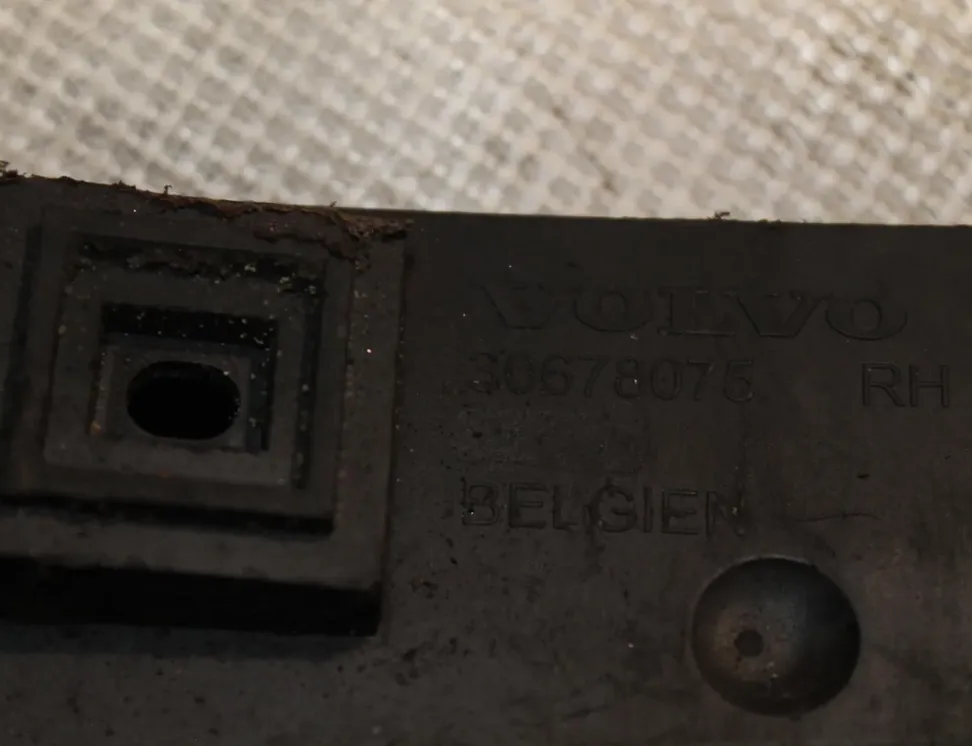 VOLVO V50 1 generation (2003-2012) Jobb hátsó lökhárító konzolja 30678075 23482080