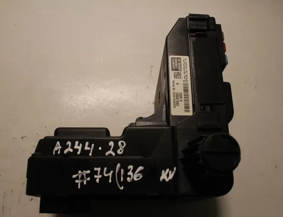 VOLVO XC90 1 generation (2002-2014) Biztosítószekrény 30786890 34831392