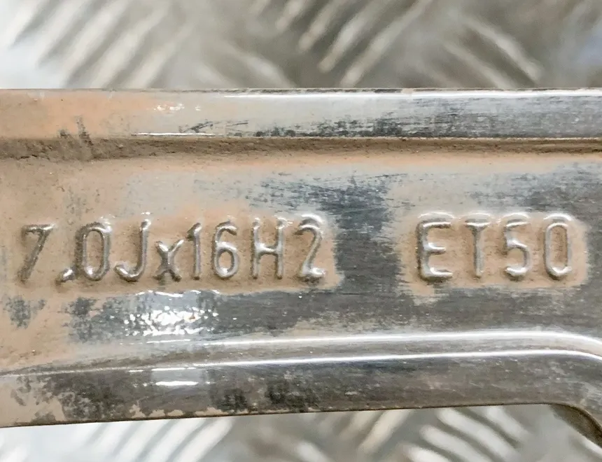 VOLVO V40 2 generation (2012-2020) Kerék 31445799 10877651