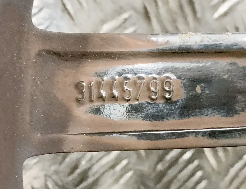 VOLVO V40 2 generation (2012-2020) Kerék 31445799 10877651