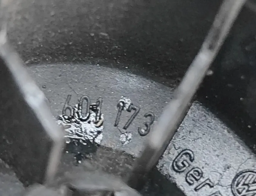 VOLKSWAGEN Passat B8 (2014-2023) Egyéb díszítőcsík-részek 3C0601173 25631257