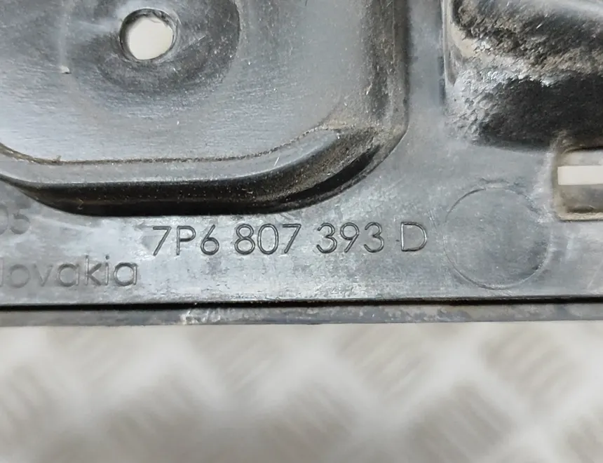 VOLKSWAGEN Touareg 2 generation (2010-2018) Jobb hátsó lökhárító konzolja 7P6807393D 30370798